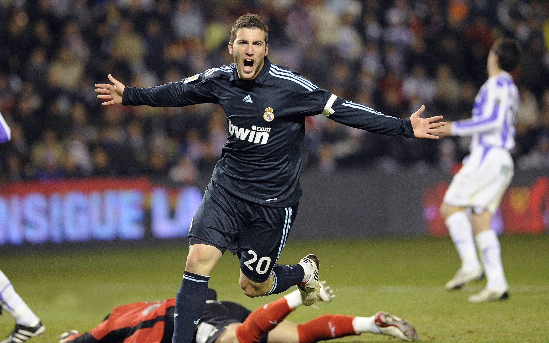 女子混合泳突破自我 逆风翻盘，女子混合泳决赛